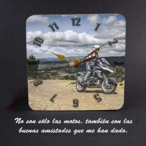 Reloj cuadrado para los que aman las motos